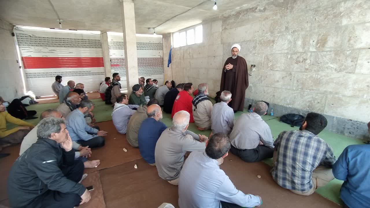 حضور فرماندار و امام جمعه شهرستان اسلام آبادغرب در جمع زائرین یادمان بازی دراز
