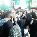 حضور مهندس رامین الماحضور دکتر صادق وزیر راه وشهر سازی در بین مردم حاضر در سالن و پیگیری مطالبات آنان