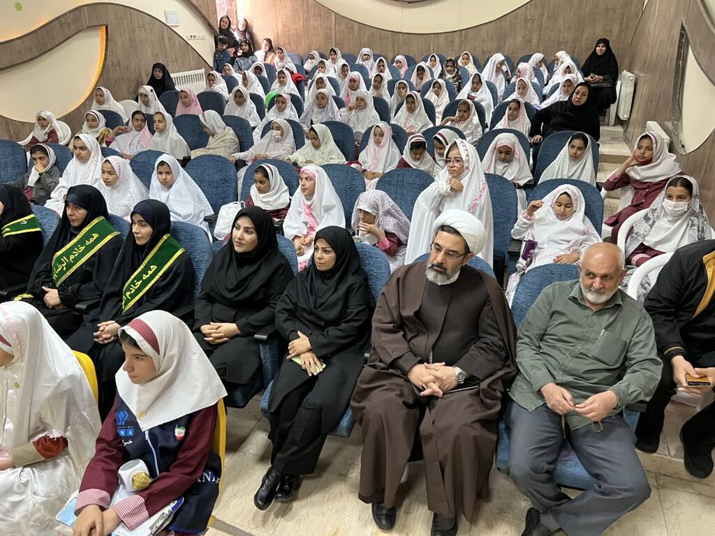 جشن گل های بهشتی در مرکز شماره ۱ اسلام آبادغرب برگزار شد