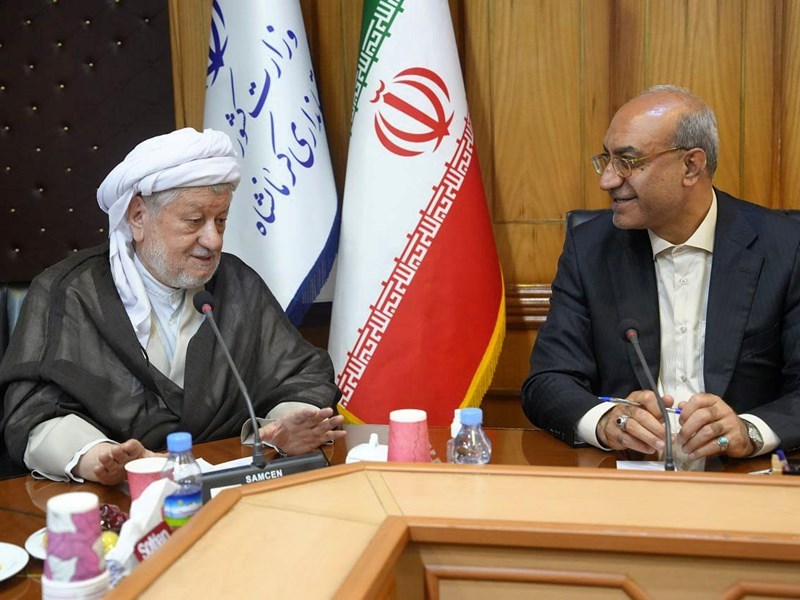 تأکید حاج ماموستا قادری بر وحدت، خدمت‌رسانی شبانه‌روزی و حمایت از مدیریت ارشد استان / تقدیر استاندار از همراهی علمای اهل سنت با تلاش‌های مدیریت استان