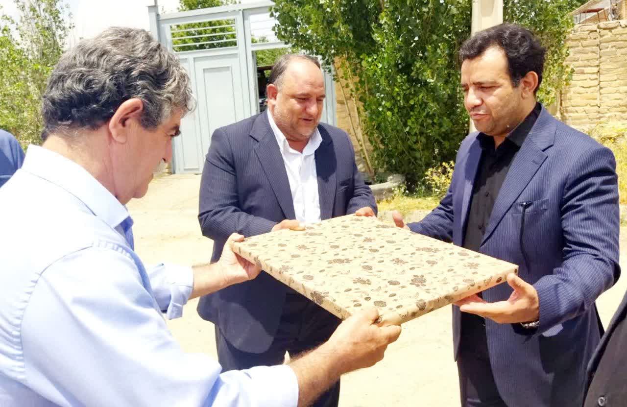 تقدیر مدیرکل فرهنگ و ارشاد اسلامی استان کرمانشاه از فرماندار دالاهو به پاس حمایت از حوزه ی فرهنگ و هنر