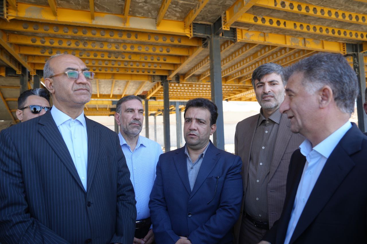 بازدید استاندار کرمانشاه از بیمارستان و کارخانه دالاهو