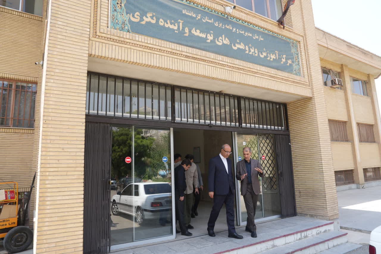 بازدید استاندار کرمانشاه از روند برگزاری مصاحبه آزمون استخدامی وزارت کشور در استان