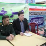 برپایی میز خدمت مسئولان قضایی و نظامی در مصلی نماز جمعه اسلام آبادغرب همزمان با هفته دفاع مقدس