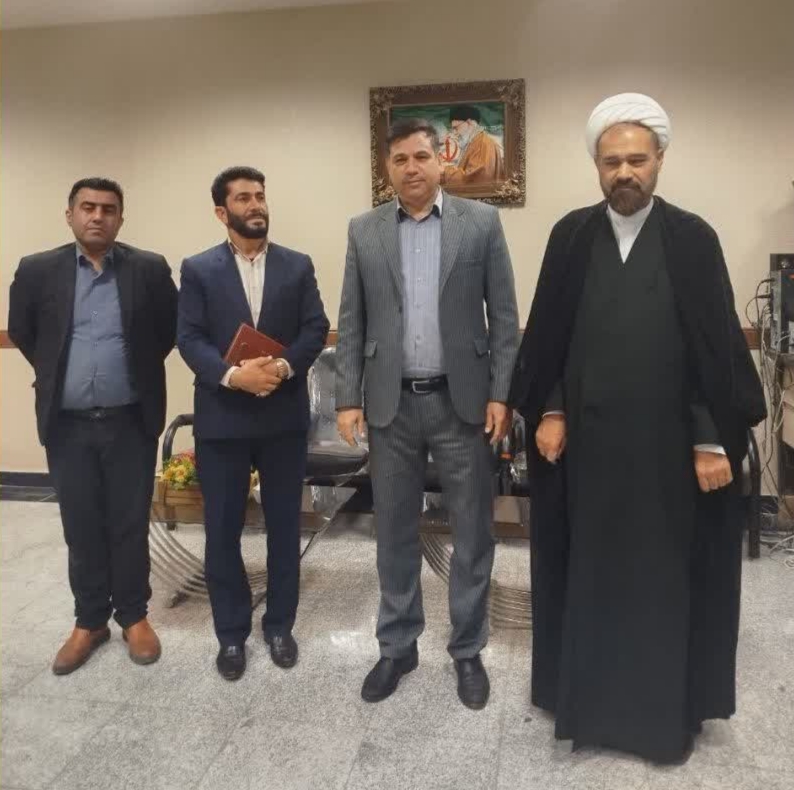 دیدار نماینده ولیفقیه در سپاه حضرت نبیاکرم(ص) استان کرمانشاه با رئیس دادگستری شهرستان اسلامآبادغرب دیدار نماینده ولیفقیه در سپاه حضرت نبیاکرم(ص) استان کرمانشاه با رئیس دادگستری شهرستان اسلامآبادغرب