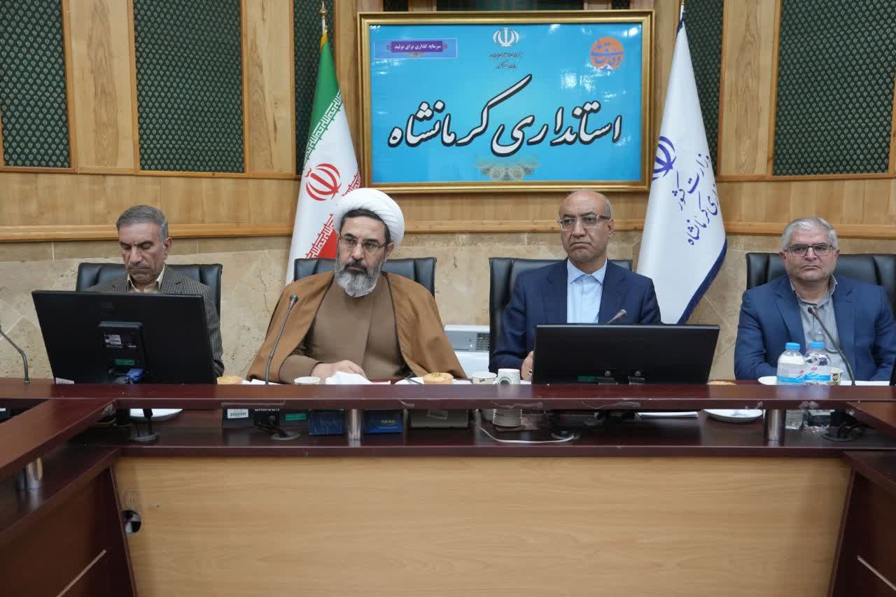 چهارمین نشست پیگیری مصوبات سفرهای شهرستانی استاندار کرمانشاه با محوریت پیگیری اجرای مصوبات سفر شهرستان اسلام‌آباد غرب