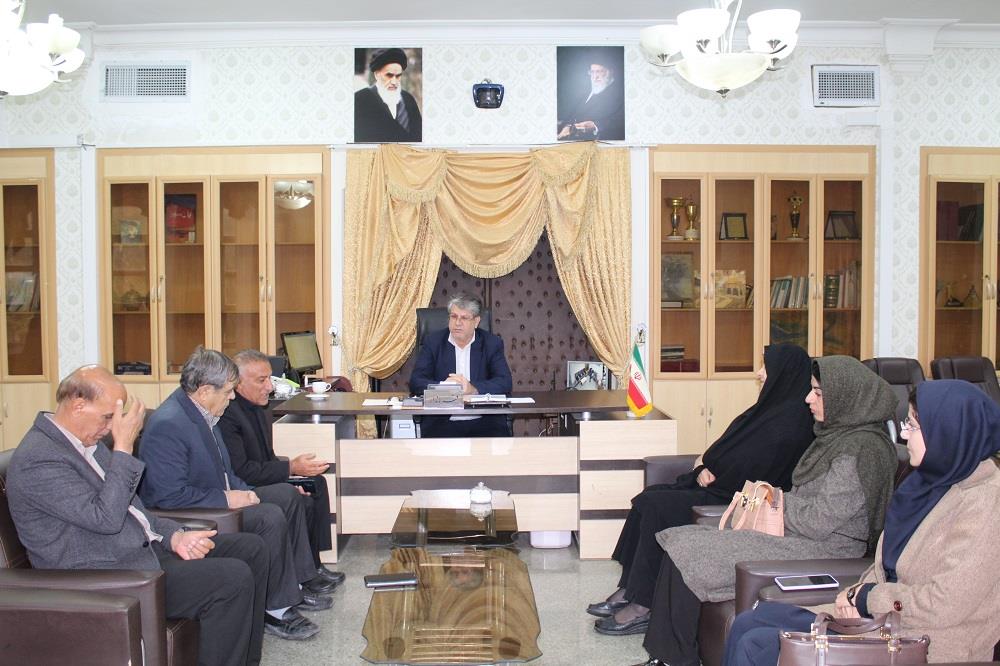 دیدار صمیمی کارکنان اداره فرهنگ و ارشاد اسلامی و چند تن از شاعران با فرماندار اسلام آبادغرب