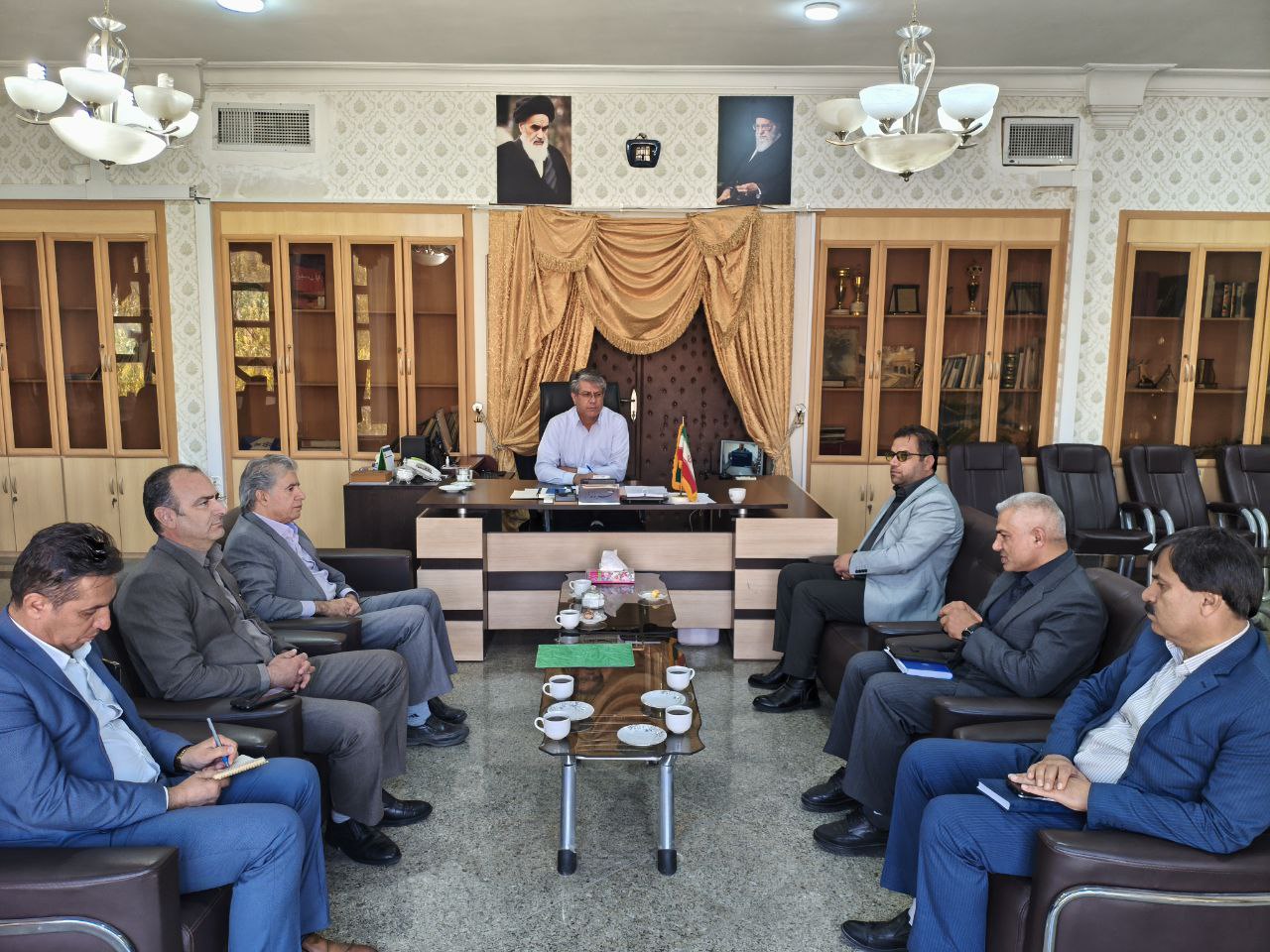 نشست فرماندار شهرستان اسلام آبادغرب با معاون مدیر کل دامپزشکی استان کرمانشاه