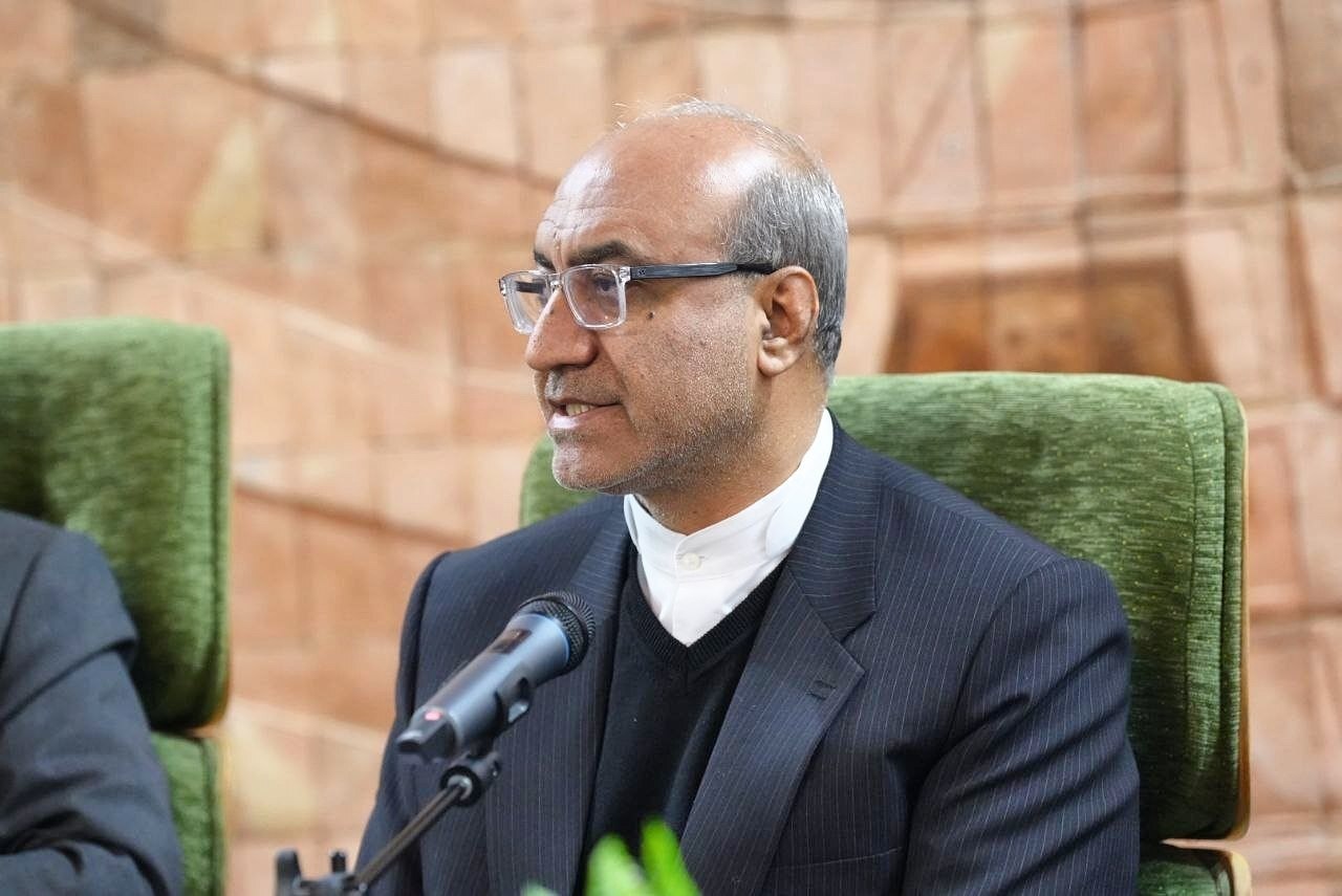 اجازه سوءاستفاده و التهاب‌آفرینی در بازار را نمی‌دهیم/ همه مردم مشمول کالابرگ می‌شوند؛ تأمین ۱۱ قلم کالای اساسی اولویت نخست است/ نشست‌های چهره‌به‌چهره با اصناف برای تشریح اصلاحات ارزی برگزار شود