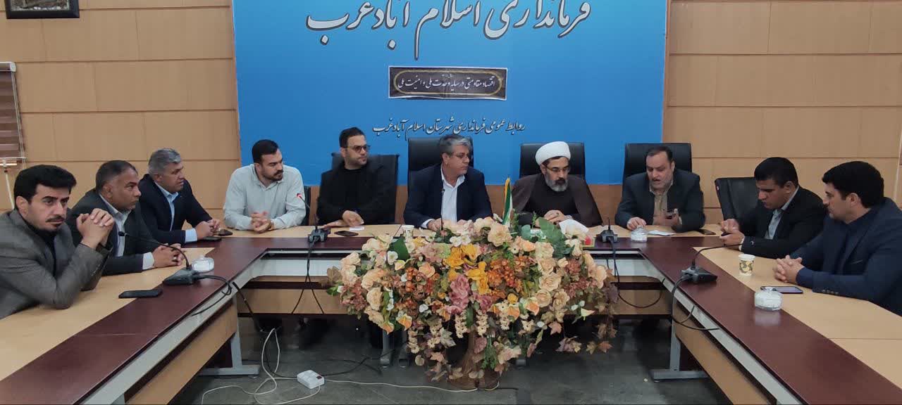 تجلیل فرماندار اسلام آبادغرب از اهضای شورای شهر شهرستان