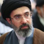 رهبر انقلاب در پیامی به مناسبت روز فردوسی: زبان فارسی، معیار هویت و تمدن ایران اسلامی است/ شاهنامه، راهنمای ملت در حفظ استقلال