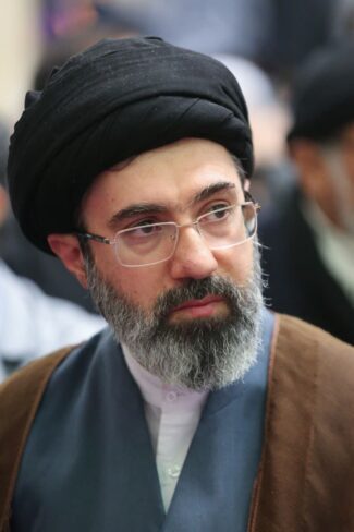 رهبر انقلاب در پیامی به مناسبت روز فردوسی: زبان فارسی، معیار هویت و تمدن ایران اسلامی است/ شاهنامه، راهنمای ملت در حفظ استقلال
