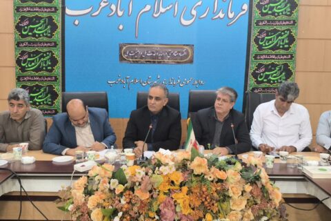 برگزاری جلسه پیگیری احداث زمین‌های چمن مصنوعی روستایی در شهرستان اسلام‌آبادغرب با حضور نماینده مجلس